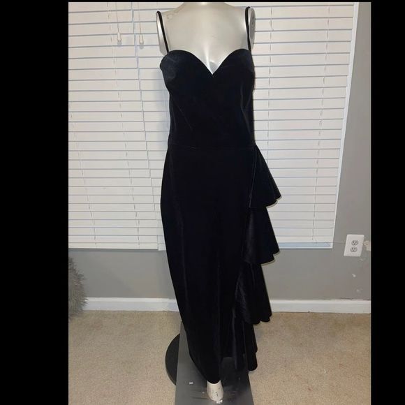 Chiara Boni La Petite Robe
Gussie Ruffle Side Gown - Picture 6 of 9